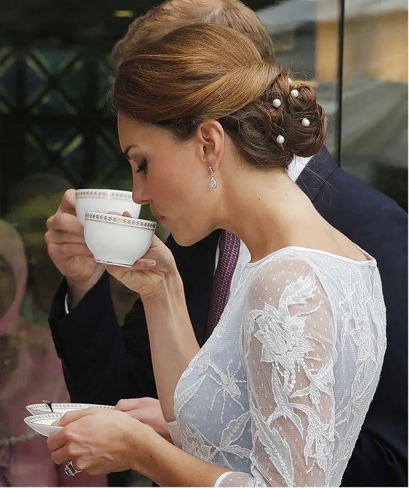 11. Tea-Drinking Etiquette.jpg?format=webp