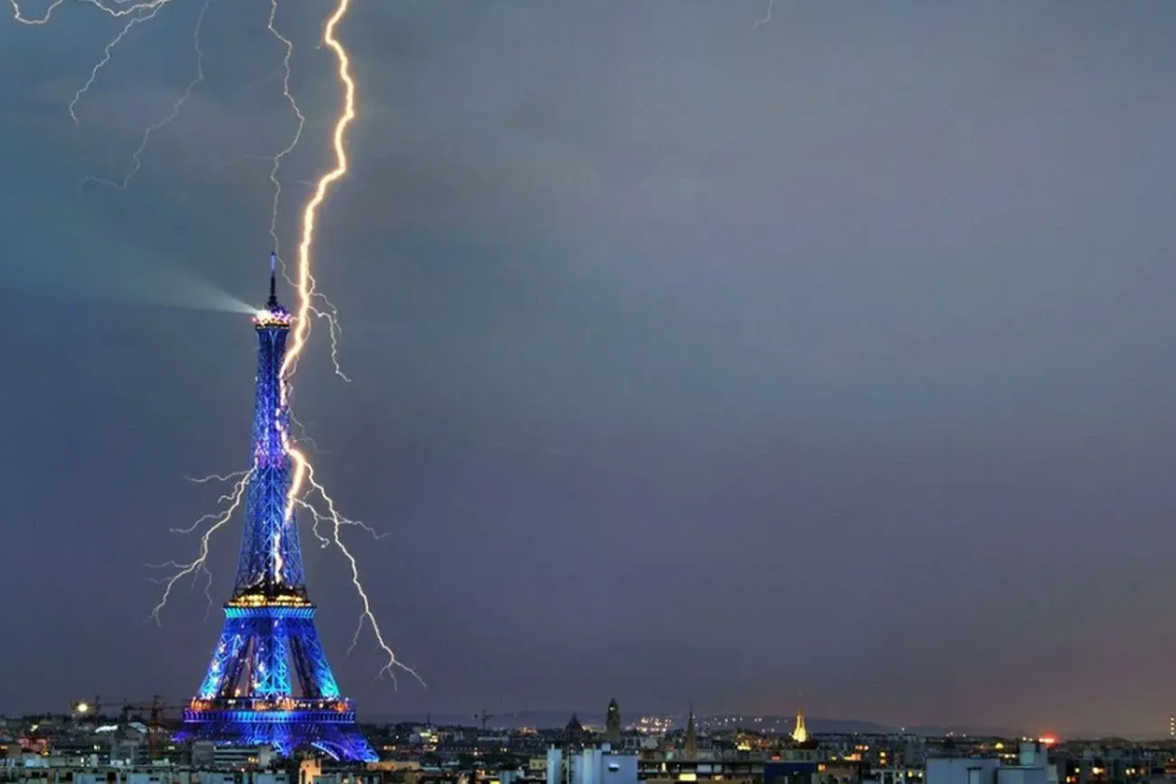 35. The lightning strikes the Eiffel Tower.jpg?format=webp