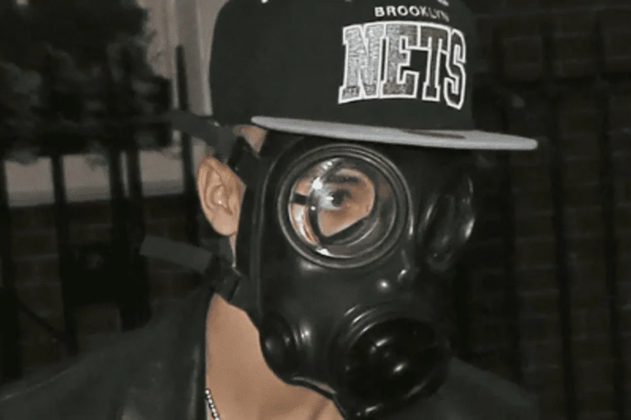 Bieber wandered the streets in a gas mask, and that's not all!.jpg?format=webp