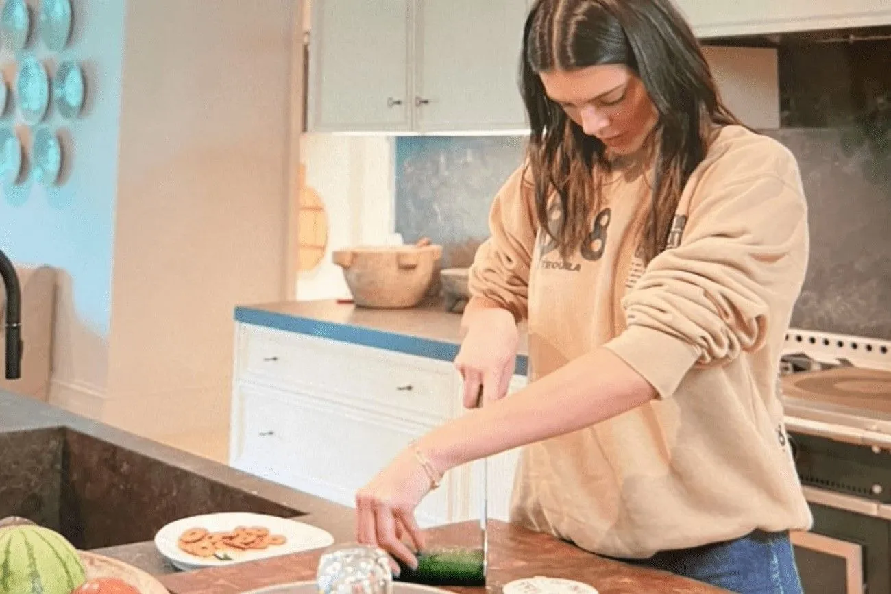 Kendall Jenner didn’t know how to cut cucumber.jpg?format=webp