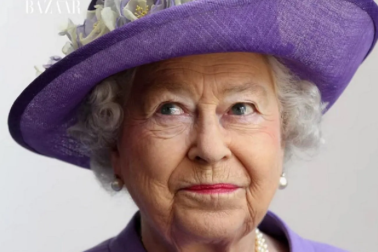 Queen Elizabeth in Seafoam Green.jpg?format=webp